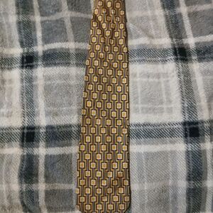 JF J.Ferrar Chain Link Pattern Tie in Gold and Black